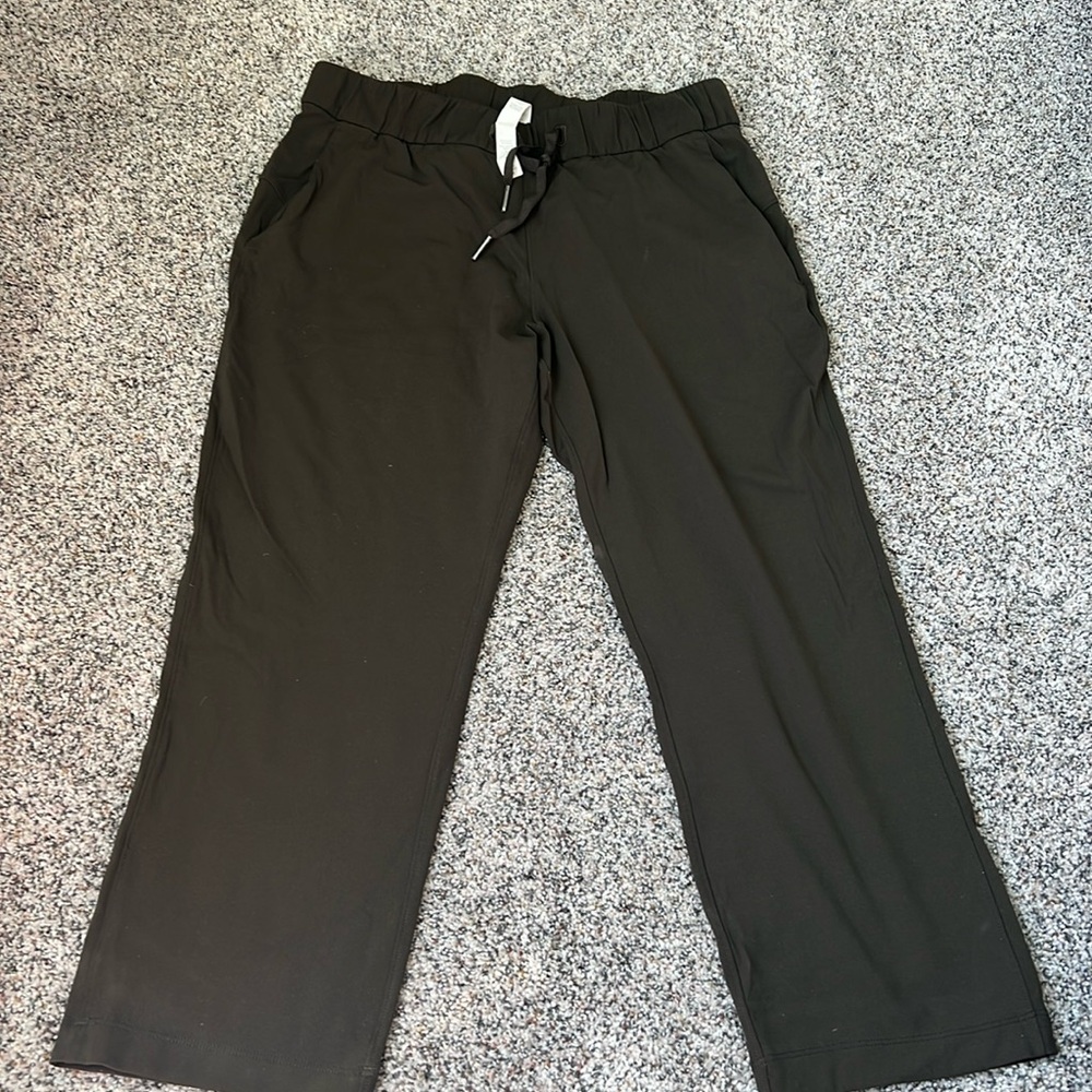 Women’s on the fly crop lululemon dark green 6